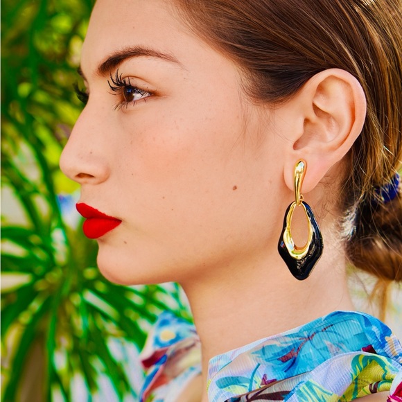 Elegant Gold and Black Earrings - Picture 1 of 1